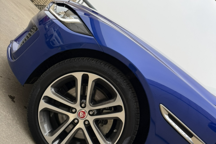 捷豹XEL 2020款 2.0T 200PS R-DYNAMIC S进取运动版局部细节9002