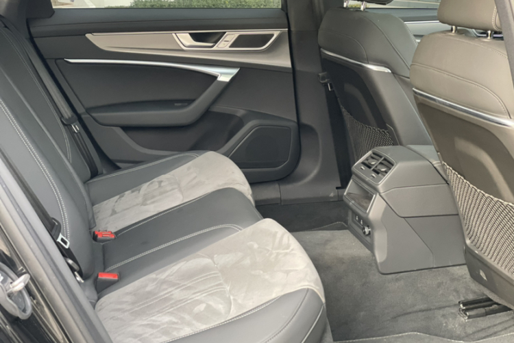 奥迪A6L 2024款 40 TFSI 豪华动感型中控内饰7009