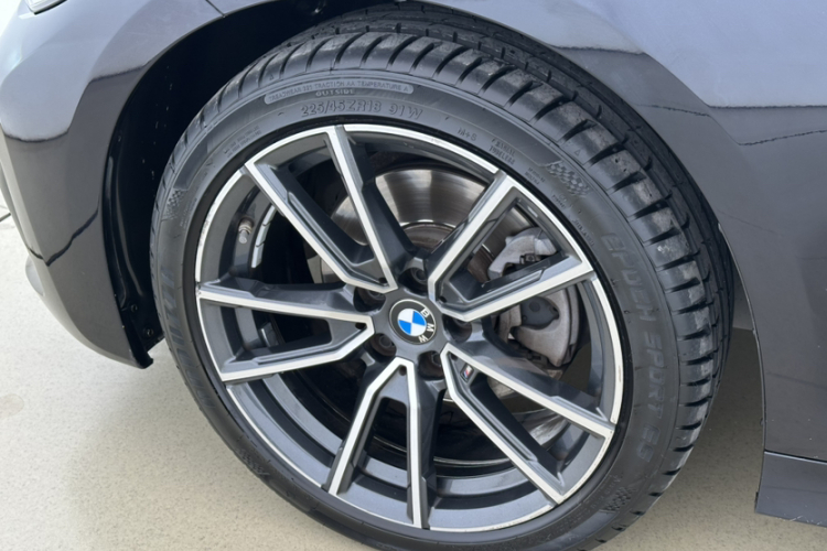 宝马3系 2021款 改款 320Li M运动套装车身外观6010