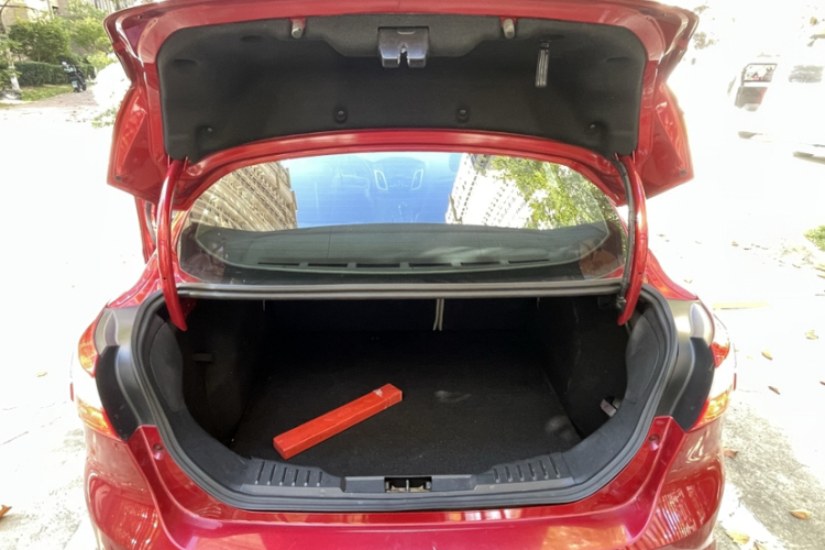 福特 福克斯 2012款 三厢 1.6L 自动舒适型局部细节23