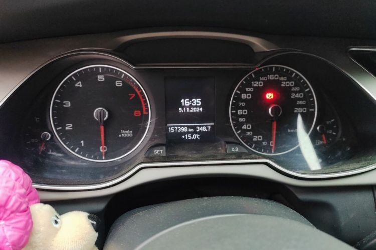 奥迪A4L 2013款 35 TFSI 自动标准型中控内饰15