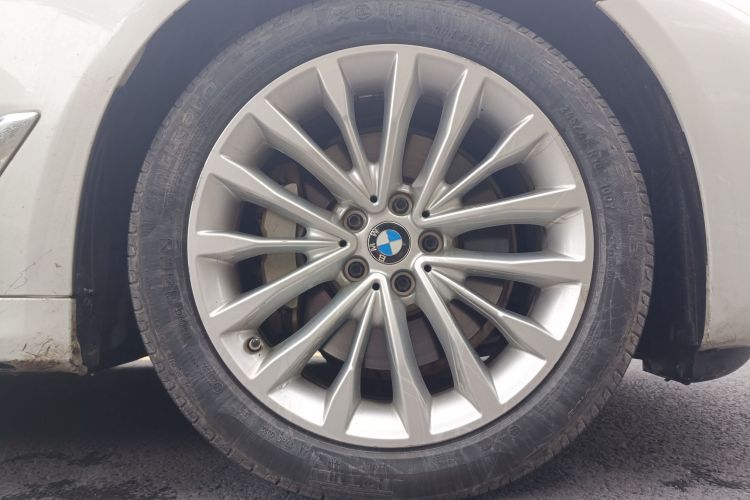 宝马5系 2020款 530Li 领先型 豪华套装车身外观6008