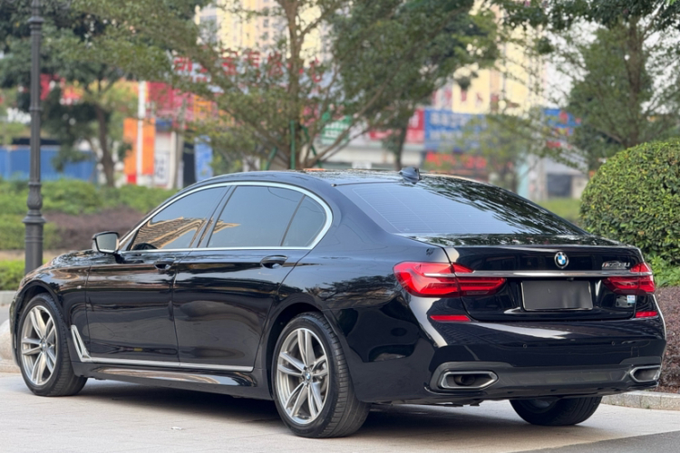 宝马7系 2018款 730Li 领先型 M运动套装车身外观6004