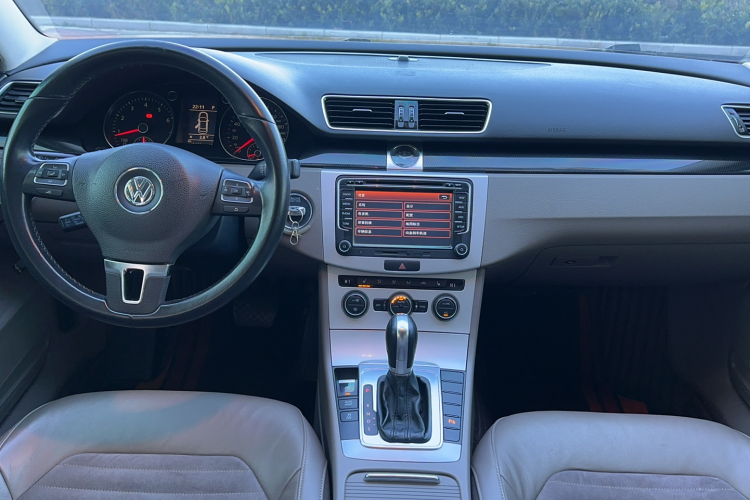 大众 迈腾 2013款 1.8TSI 豪华型中控内饰7003