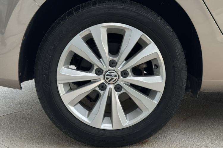 大众 高尔夫·嘉旅 2016款 230TSI 手动进取型车身外观6003