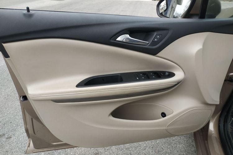 别克 威朗 2018款 三厢 15S 自动领先型局部细节9003