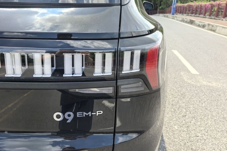 领克09 EM-P 2023款 2.0TD EM-P 远航版PM 七座车身外观6009