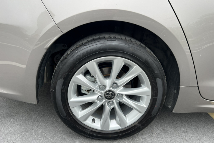 丰田 卡罗拉 2023款 1.8L 智能电混双擎 精英版车身外观6002