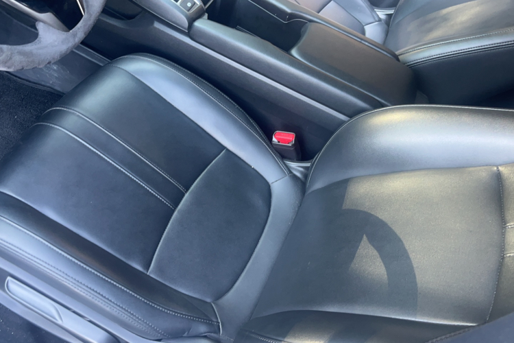 本田 思域 2021款 HATCHBACK 220TURBO CVT潮酷控中控内饰7003