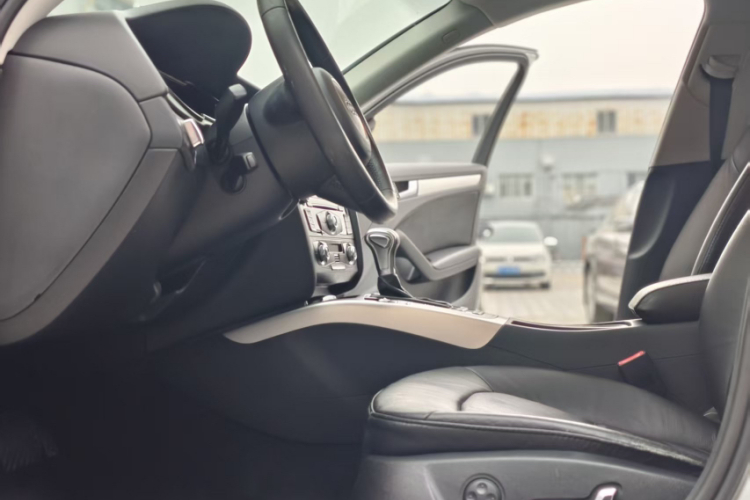 奥迪A4L 2013款 35 TFSI 自动标准型局部细节41