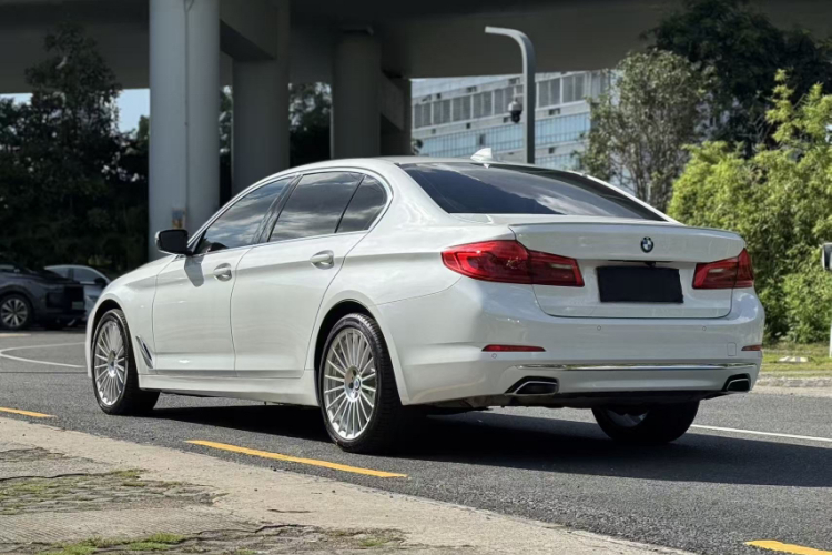 宝马5系 2019款 525Li 豪华套装车身外观6010