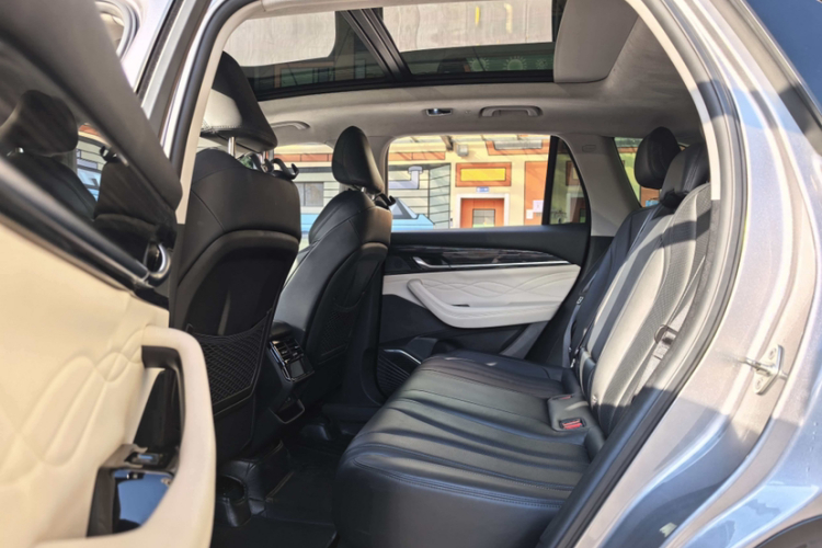 吉利汽车 星越L 2023款 2.0TD 高功自动两驱旗舰型中控内饰7005