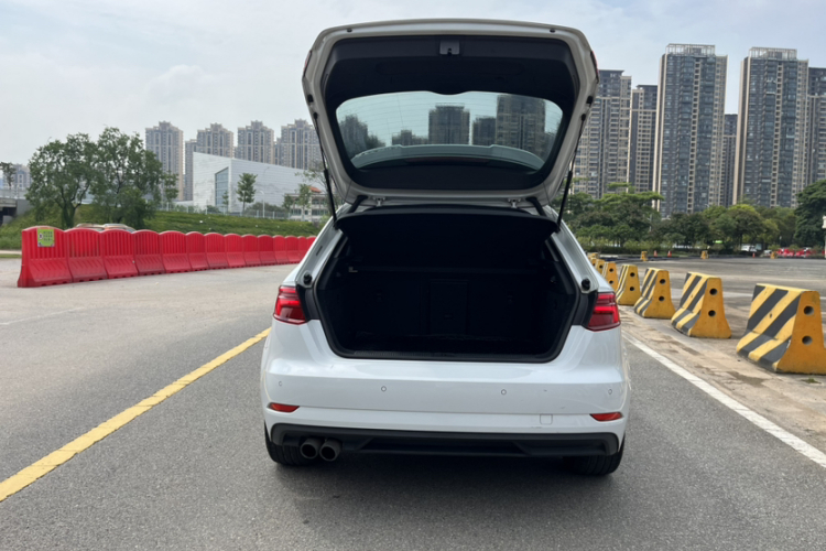 奥迪A3 2018款 30周年年型 Sportback 35 TFSI 进取型车身外观6003