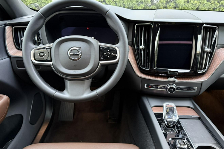 沃尔沃XC60 2025款 B5 四驱智远豪华版中控内饰7002