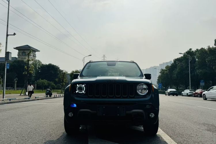 Jeep 自由侠 2016款 2.0L 自动四驱75周年致敬版车身外观6001
