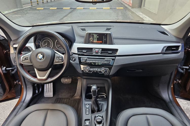 宝马X1 2016款 sDrive18Li 尊享型中控内饰7001