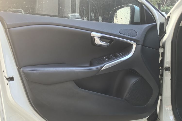 沃尔沃V40 2017款 T3 智逸版局部细节9004