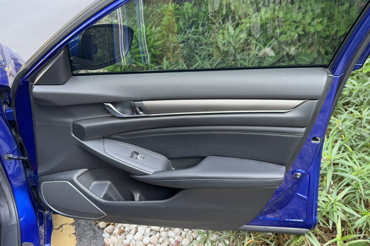 本田 雅阁 2018款 230TURBO 舒适版 国V中控内饰7012