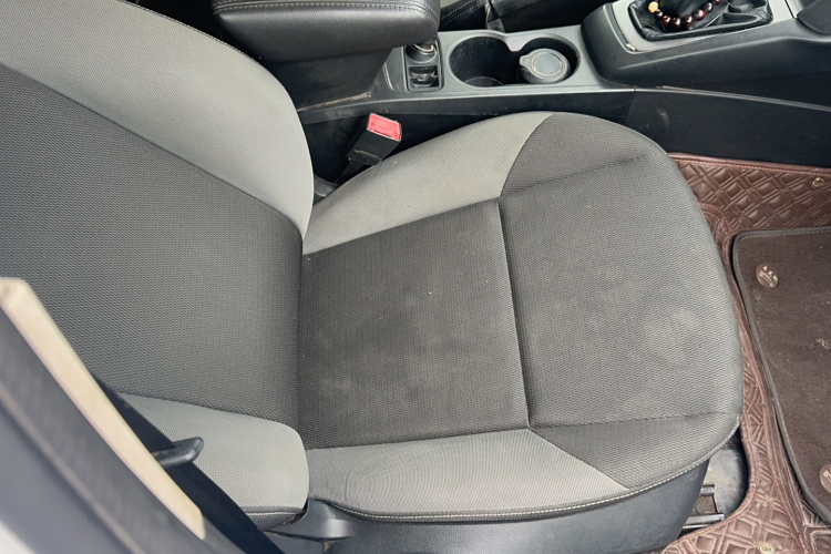 福特 福克斯 2012款 三厢 1.6L 自动舒适型局部细节41