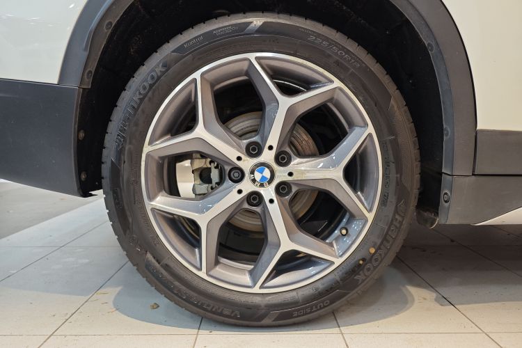 宝马X1 2018款 sDrive18Li 尊享型车身外观6002