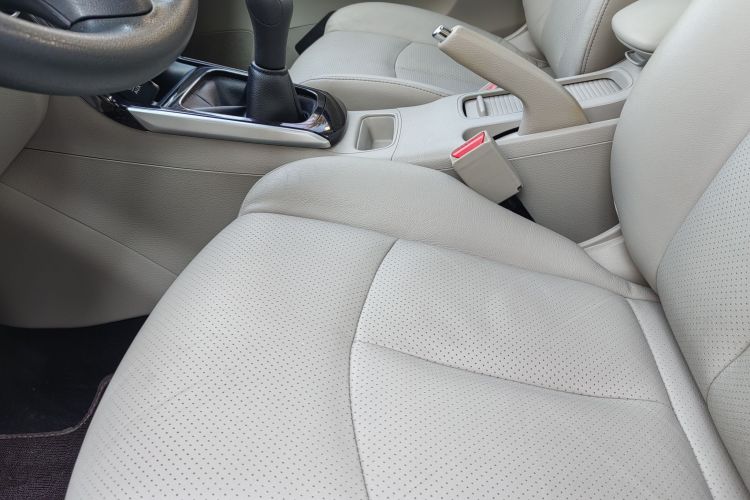 日产 轩逸 2016款 1.6XL 手动豪华版中控内饰7008