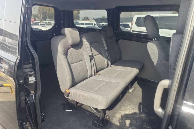 福特 全顺 2023款 2.0T柴油手动多功能商用车中轴低顶5/6座中控内饰7005