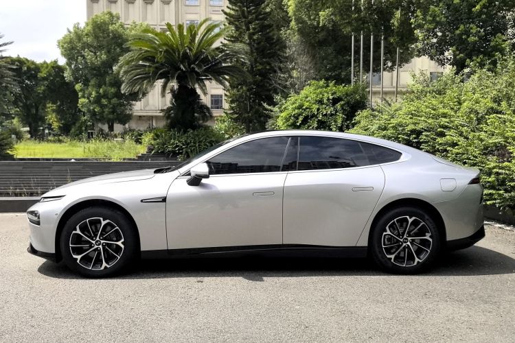 小鹏P7 2022款 625E车身外观6003