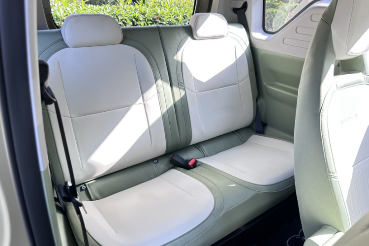 吉利银河 2025款 210km 熊猫骑士中控内饰7007