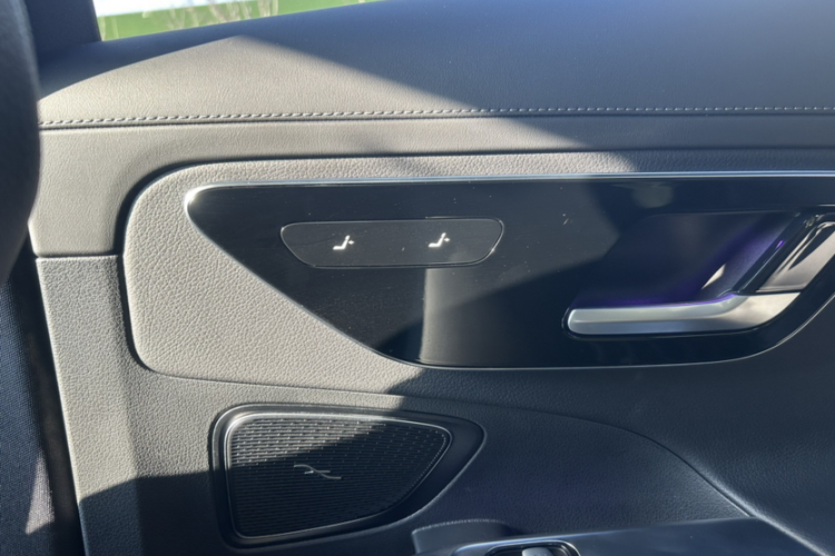 奔驰C级 2023款 C 260 L 运动版中控内饰7005