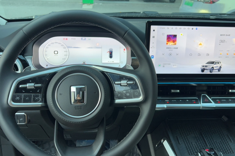 坦克400 2025款 2.4T 柴油版中控内饰7001