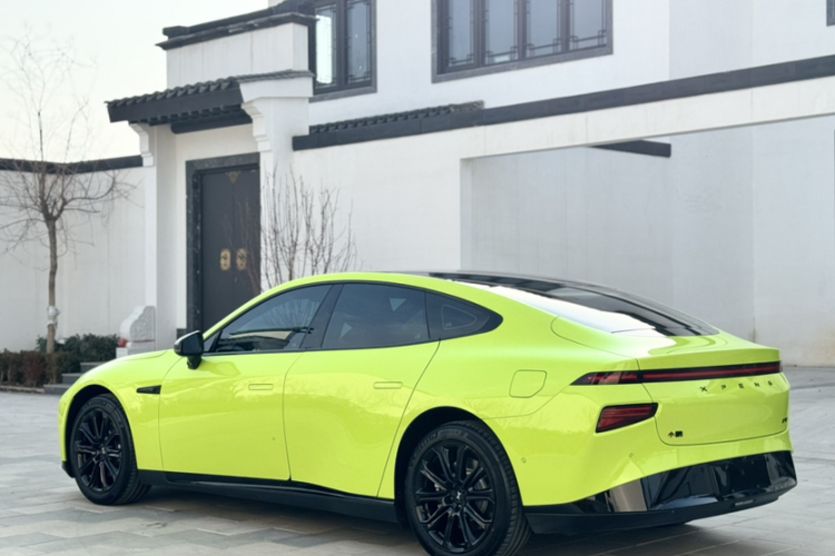 小鹏P7 2022款 670E+鹏翼版车身外观6008