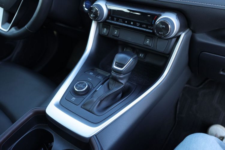 丰田 RAV4荣放 2020款 双擎 2.5L E-CVT四驱精英PLUS版中控内饰7001