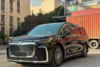 岚图汽车 岚图梦想家 2025款 PHEV 四驱尊贵鲲鹏版