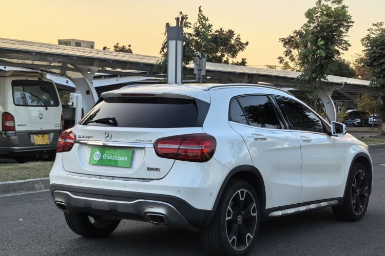 奔驰GLA 2017款 GLA 220 4MATIC 时尚型车身外观6008