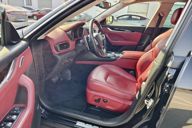 玛莎拉蒂 Levante 2016款 3.0T 标准型中控内饰7001