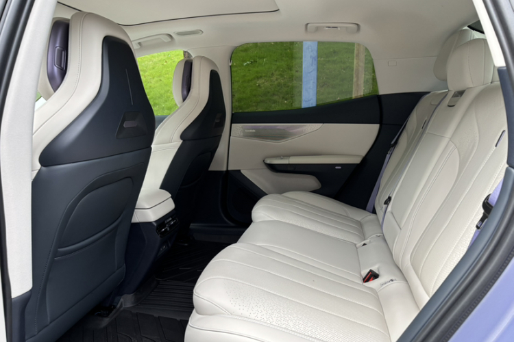 领克07 2024款 EM-P 126长续航 Ultra中控内饰7008