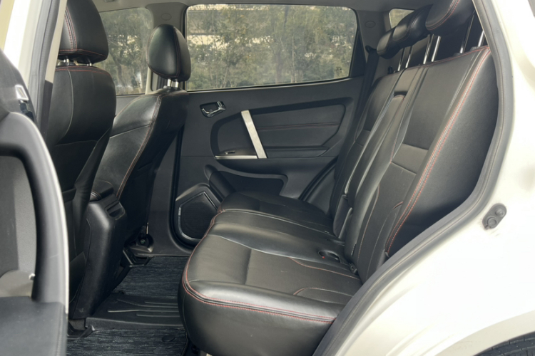 吉利汽车 吉利GX7 2015款 经典版 1.8L 手动精英型 国V中控内饰7004