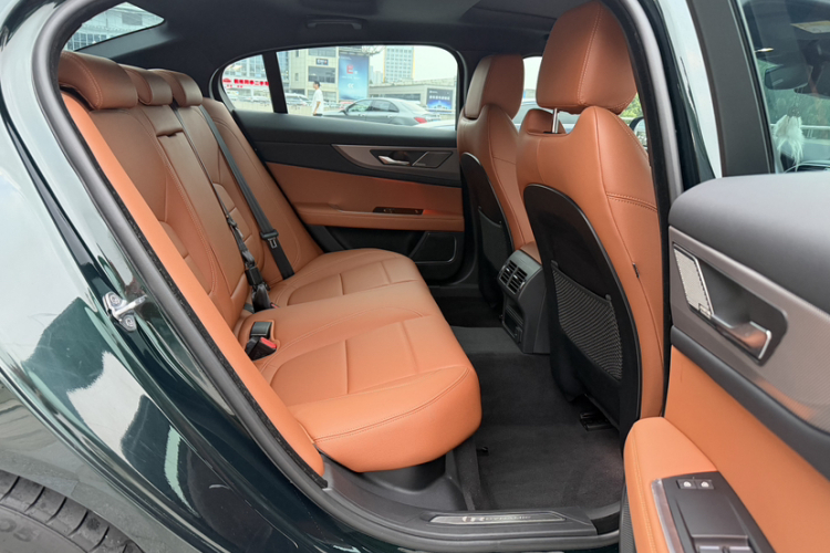 捷豹XEL 2022款 2.0T 250PS R-DYNAMIC S进取运动版中控内饰7002