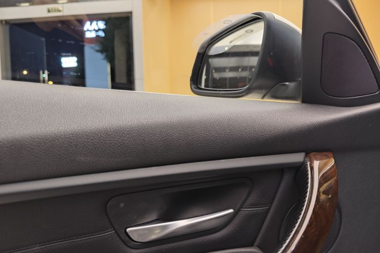 宝马3系 2014款 320Li 豪华设计套装中控内饰7001