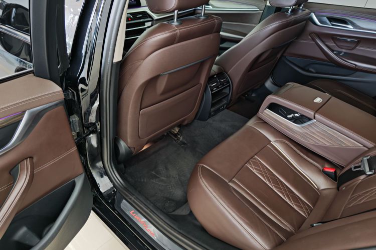 宝马5系 2020款 530Li 领先型 豪华套装中控内饰7011