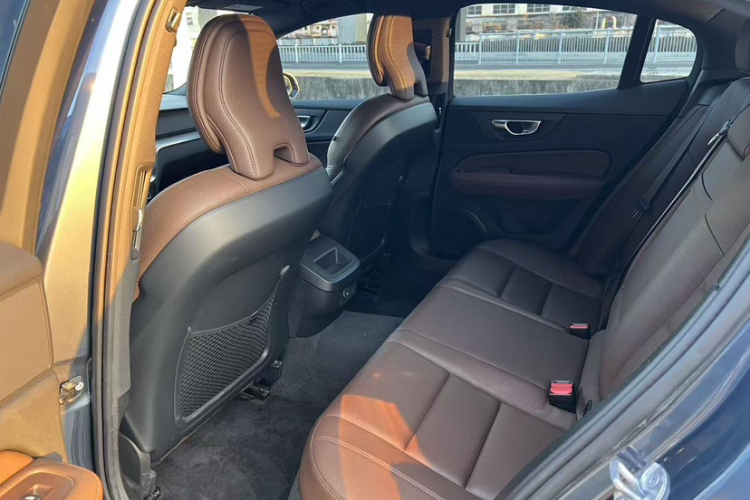 沃尔沃S60 2022款 B4 智逸豪华版中控内饰7005