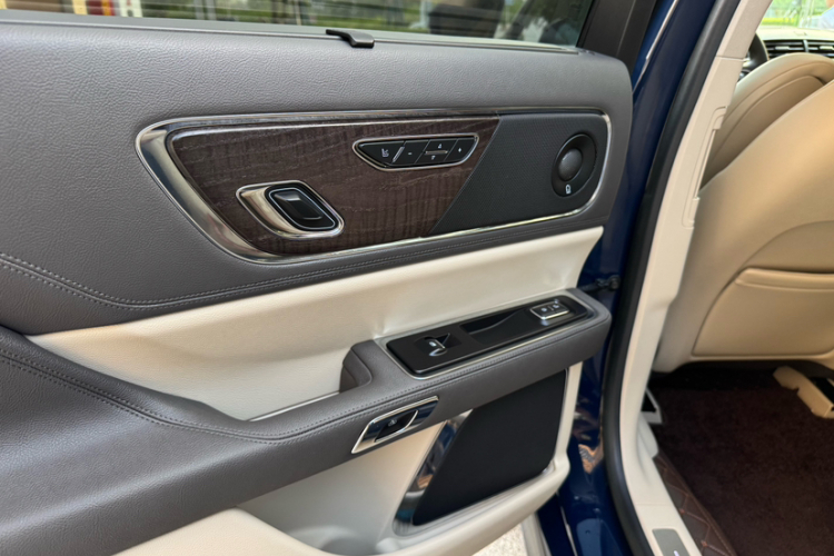 林肯大陆 2019款 2.0T 两驱尊耀版 国VI中控内饰7006