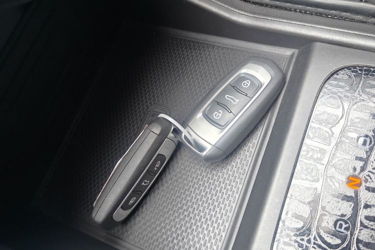 吉利几何 EX3 功夫牛 2021款 坚强牛牛中控内饰7008