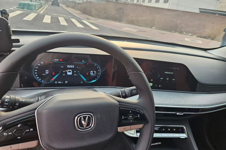 长安 逸动 2024款 PLUS 蓝鲸NE 1.4T GDI DCT高能版中控内饰15