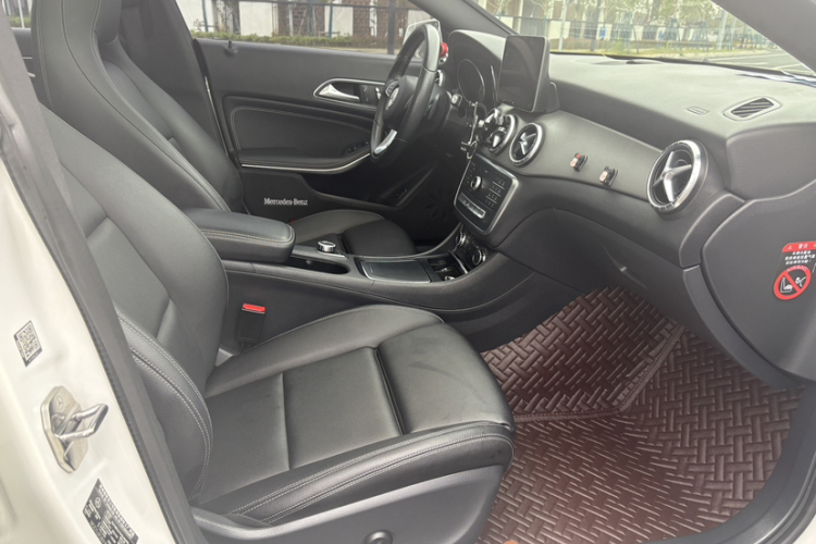 奔驰CLA 2018款 CLA 200 时尚型局部细节41