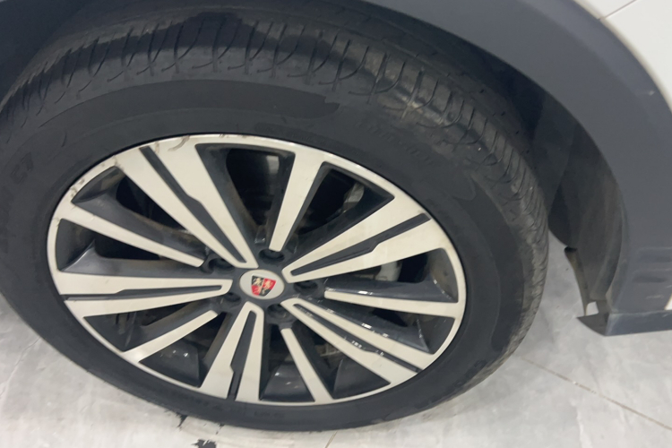 荣威RX5 2020款 20T 自动4G互联超越版车身外观6004