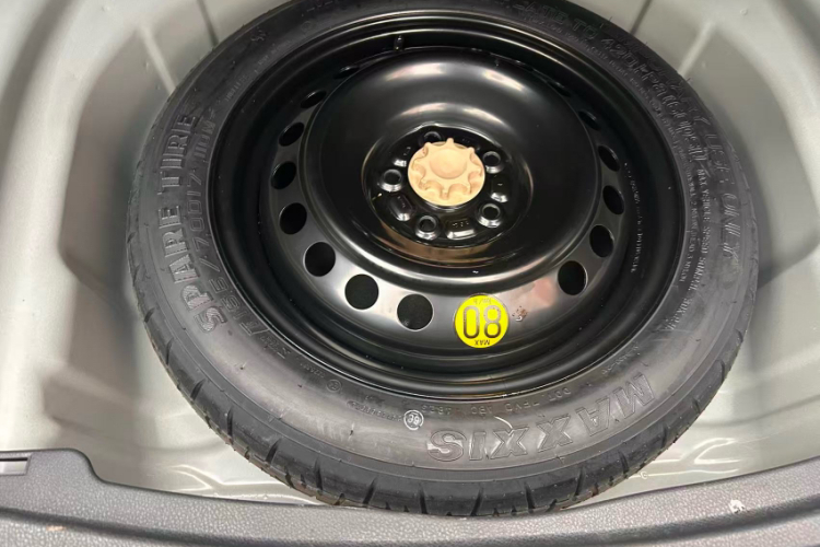 丰田 亚洲龙 2023款 2.5L Touring尊贵版中控内饰7005