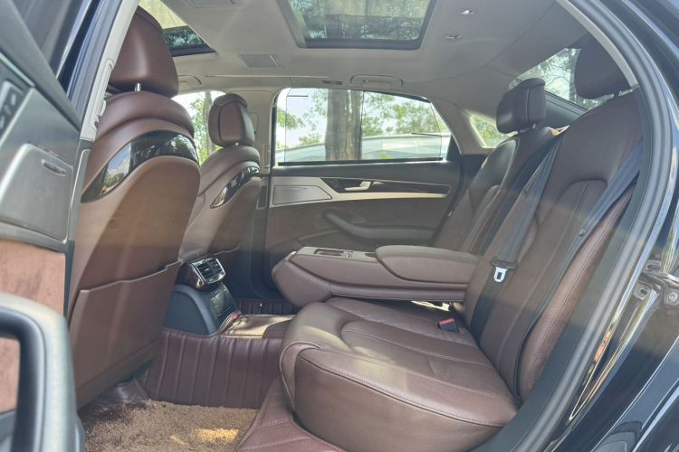 奥迪A8 2013款 A8L 45 TFSI quattro舒适型中控内饰7003