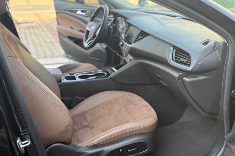 别克 君威 2023款 552T 智享型中控内饰7003