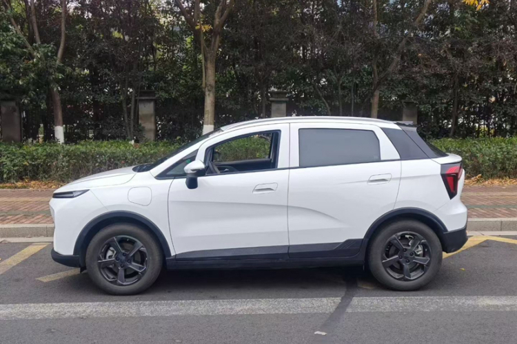 吉利几何E萤火虫 2024款 401km 萤光车身外观6005